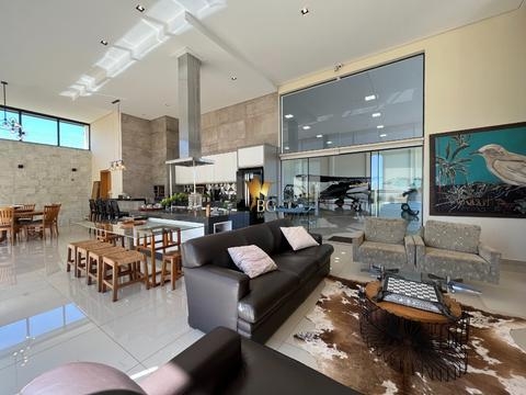 Casa à venda em Presidente Castelo Branco, Centro, com 2 suítes, com 800 m²